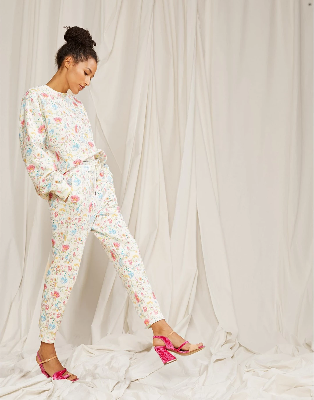 Cynthia Rowley women Everly Floral Sweatpants 4 Cynthia Rowley women Everly Floral Sweatpants - Image 2