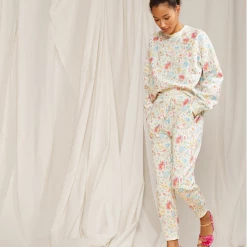 Cynthia Rowley women Everly Floral Sweatpants 11 Cynthia Rowley women Everly Floral Sweatpants -Dress Forum Sales b14d681dce4e4c2a91969066275b5b06 7a9cac8b 2209 4847 8cc6 3a91659b59aa 1080x